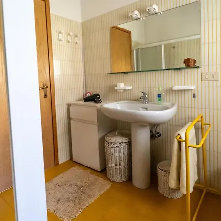 Visogliano Roomy W/ Terrace Near The Station Apartment