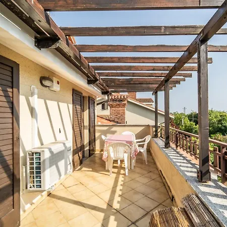 Visogliano Roomy W/ Terrace Near The Station *